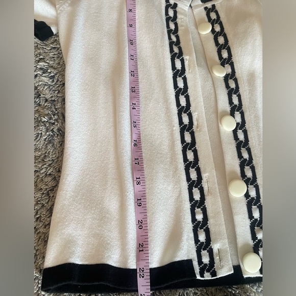 A lovely white with black trim cardigan sweater, short sleeve size medium - Picture 6 of 11